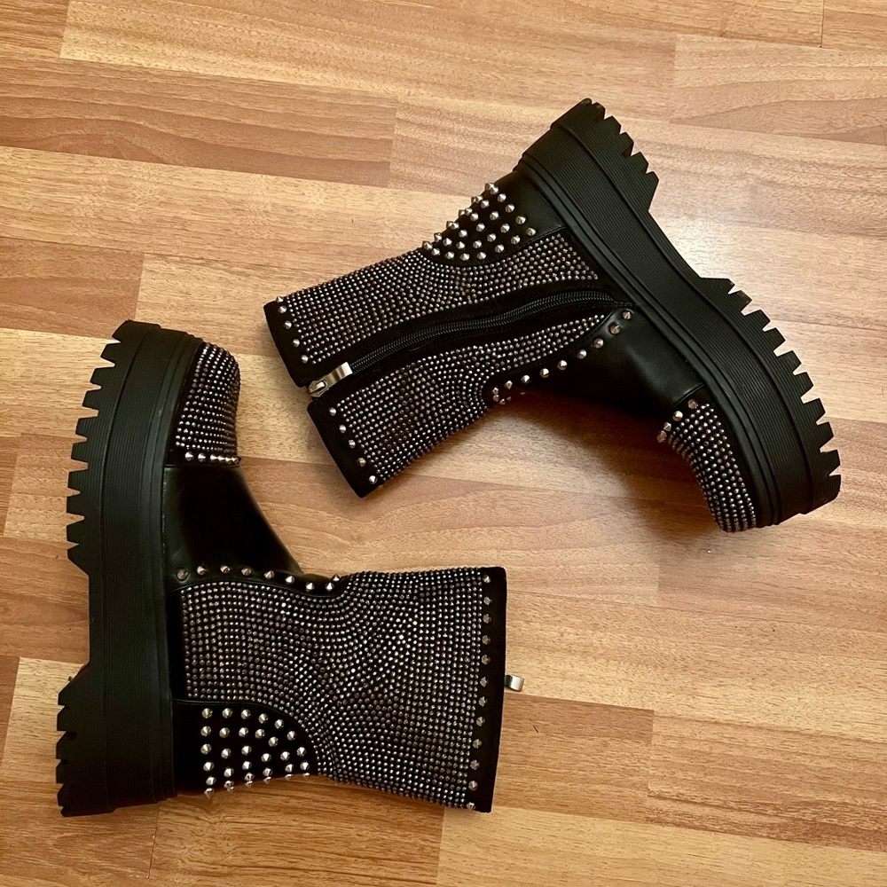 Azalea Wang Black Studded Platform Chelsea Boots